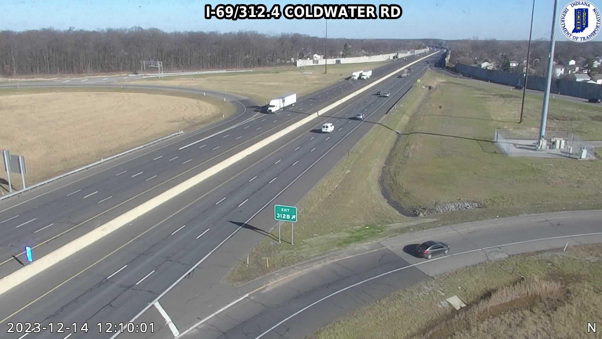 Traffic Cam Fort Wayne: I-69: I-69/312.4 COLDWATER RD Player