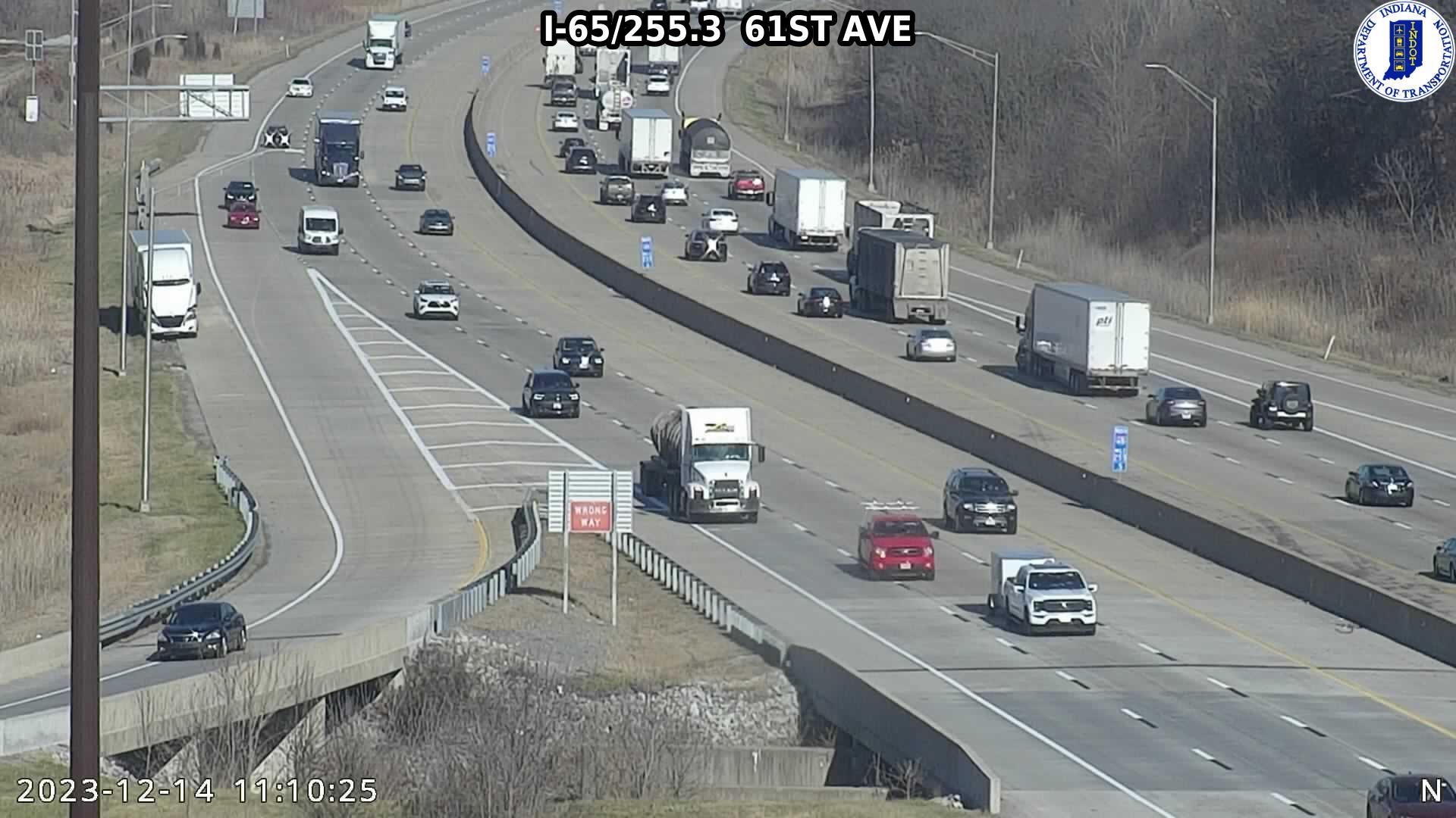 Traffic Cam Merrillville: I-65: I-65/255.3 61ST AVE Player