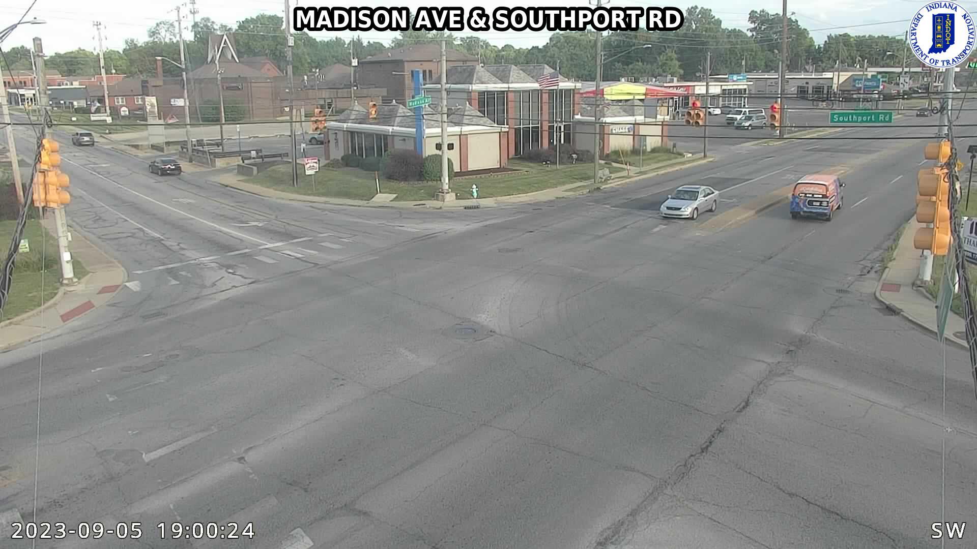 Traffic Cam Southport: SIGNAL: MADISON AVE - RD Player