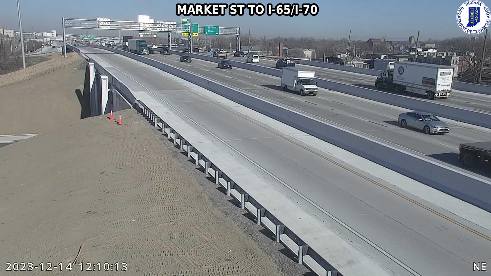 Traffic Cam Holy Cross: I-65: MARKET ST TO I-65/I-70 Player