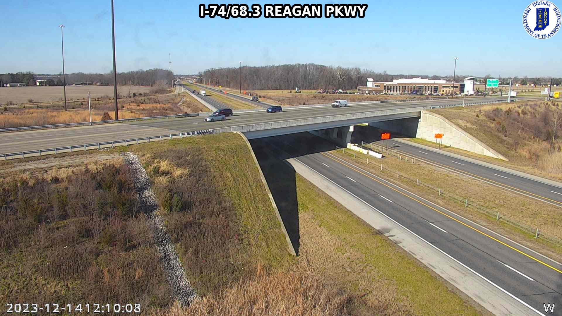 Traffic Cam Brownsburg: I-74: I-74/68.3 REAGAN PKWY Player