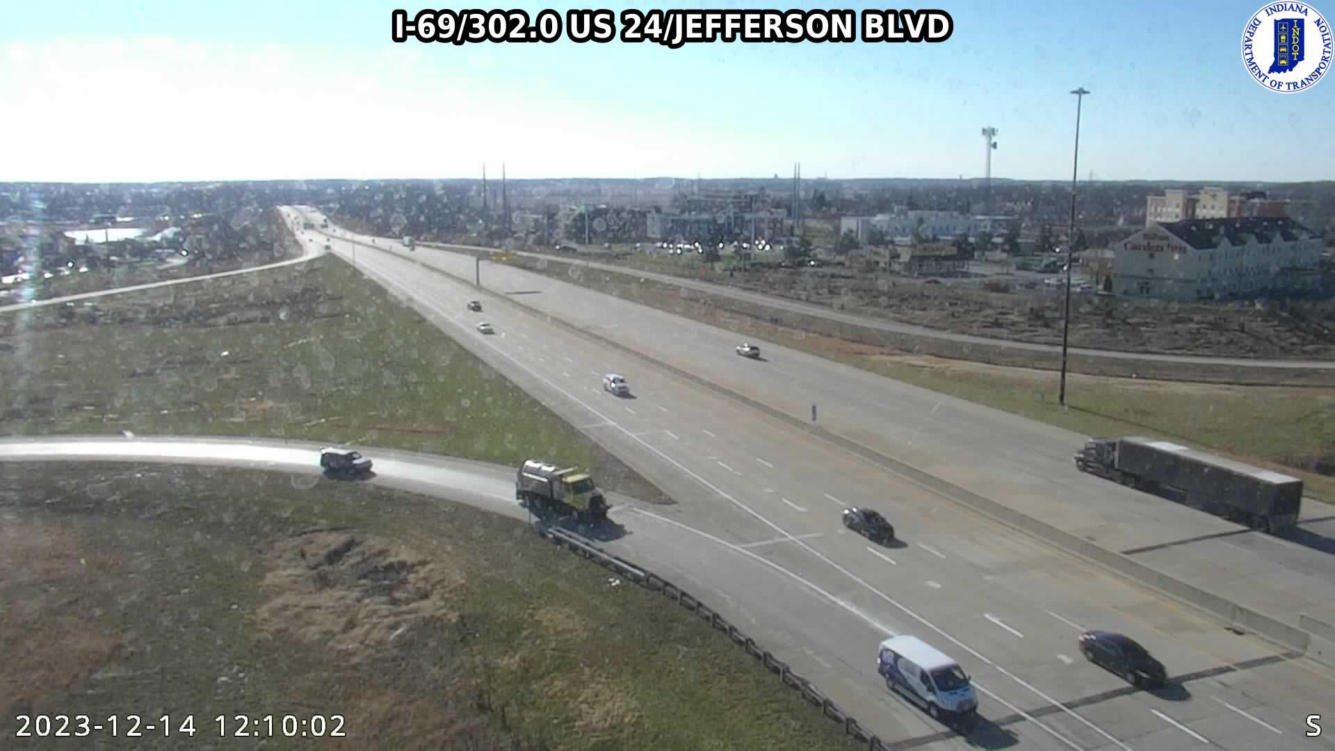 Traffic Cam Fort Wayne: I-69: I-69/302.0 US 24/JEFFERSON BLVD Player