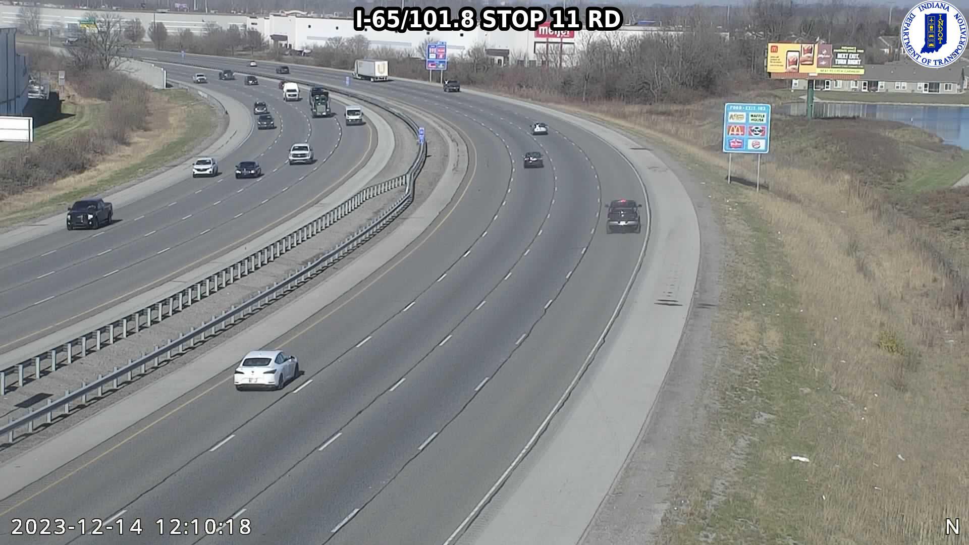 Traffic Cam Indianapolis: I-65: I-65/101.8 STOP 11 RD Player