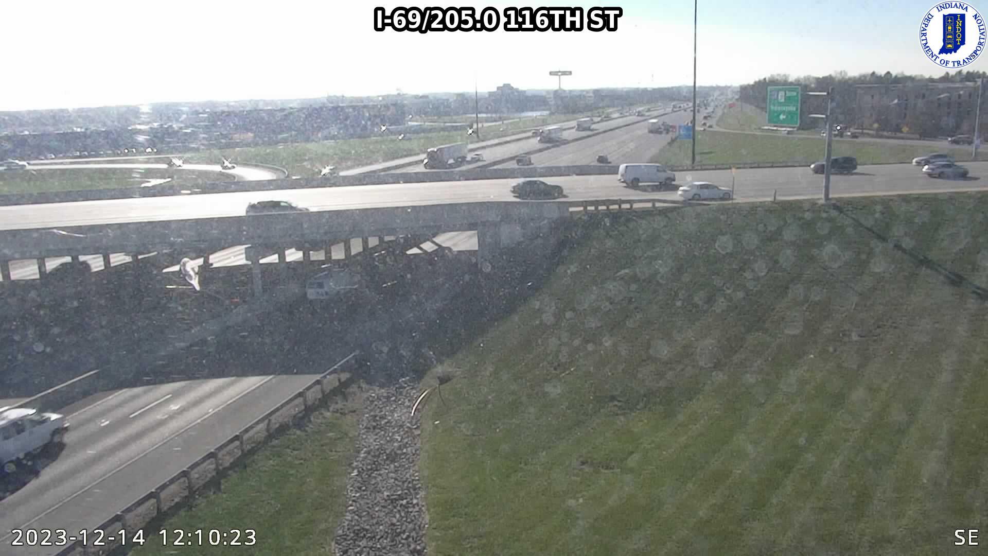 Traffic Cam Fishers: I-69: I-69/205.0 116TH ST Player