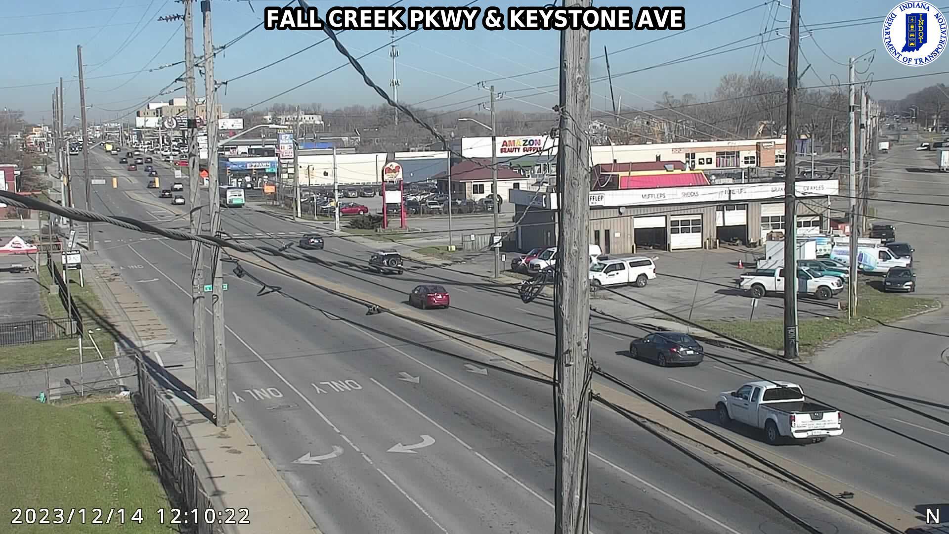 Traffic Cam Indianapolis: SIGNAL: FALL CREEK PKWY & KEYSTONE AVE Player