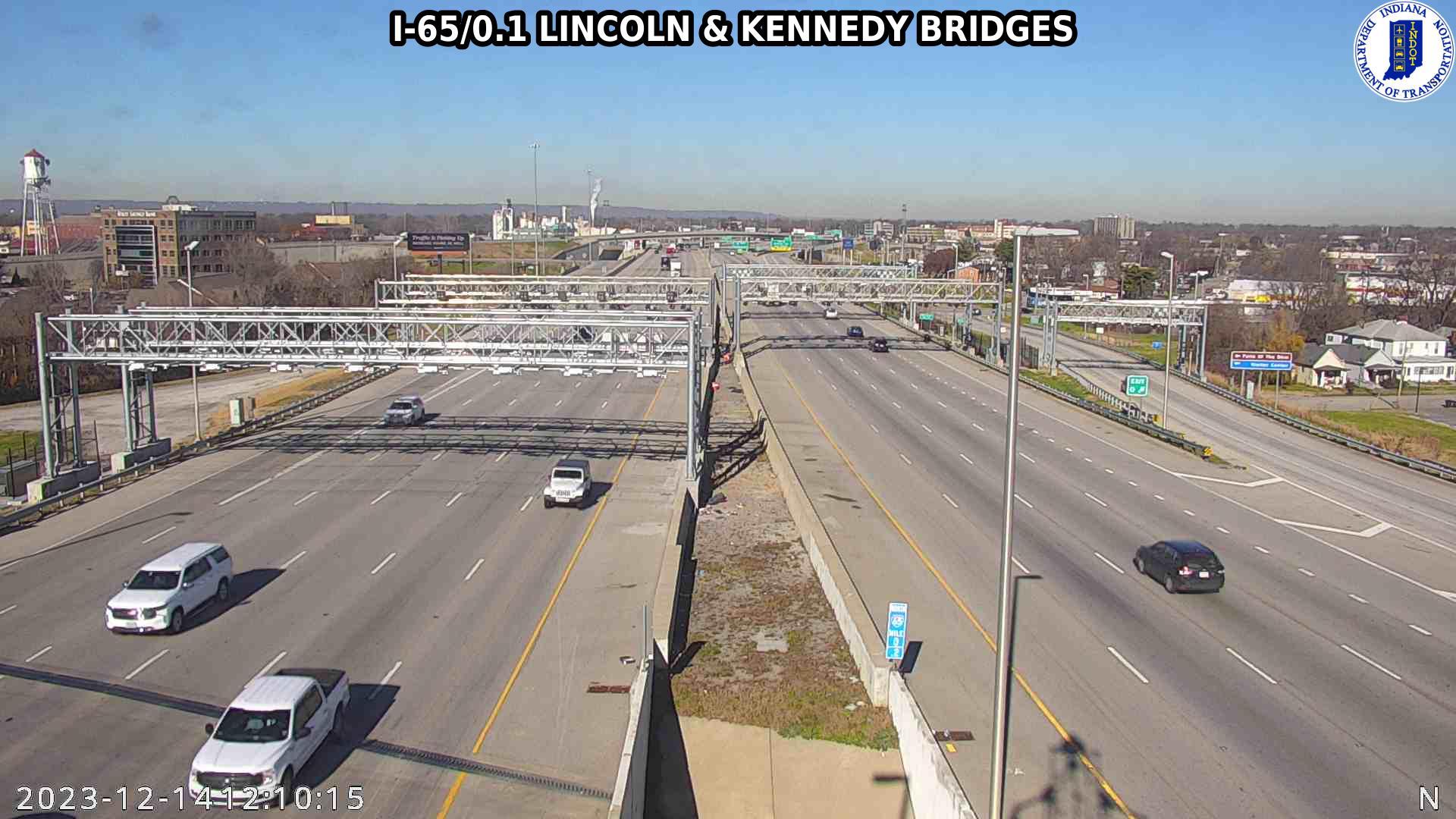 Traffic Cam Jeffersonville: I-65: I-65/0.1 LINCOLN & KENNEDY BRIDGES: I-65/0.1 LINCOLN & KENNEDY BRIDGES Player