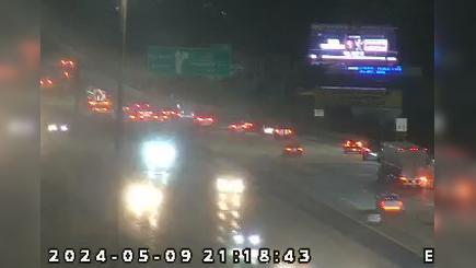 Traffic Cam Otterbein: I-70: 1-070-086-5-2 EMERSON AVE Player