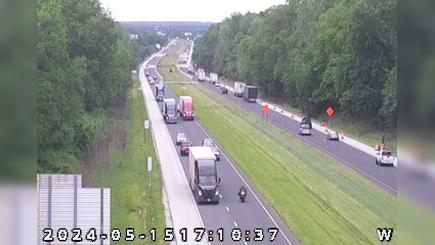 Traffic Cam Spring Hill: I-70: 1-070-009-6-1 W of Fruitridge Ave Player