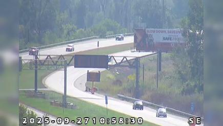 Traffic Cam Gary: I-65: 1-065-261-2-1 15TH AVE Player