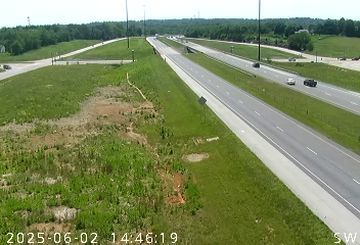 Traffic Cam Edwardsville: I-64: 1-064-118-1-2 SR 62/SR Player