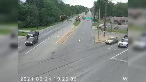 Traffic Cam Indianapolis: OLD US 421: 11-049-186-cam RAYMOND ST & SOUTHEASTERN AVE Player