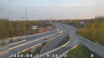 Traffic Cam Lake Station: I-65: 1-065-259-2-2 I-80/94 CONNECTOR RAMPS Player