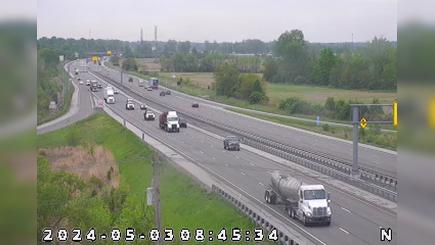Traffic Cam Anderson: I-69: 1-069-226-2-2 SR 9:554/109/SCATTERFIELD RD Player