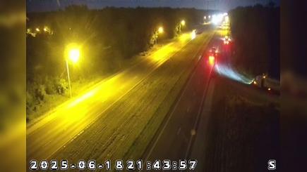 Traffic Cam Underwood: I-65: 1-065-022-3-1 HENRYVILLE SB RES Player