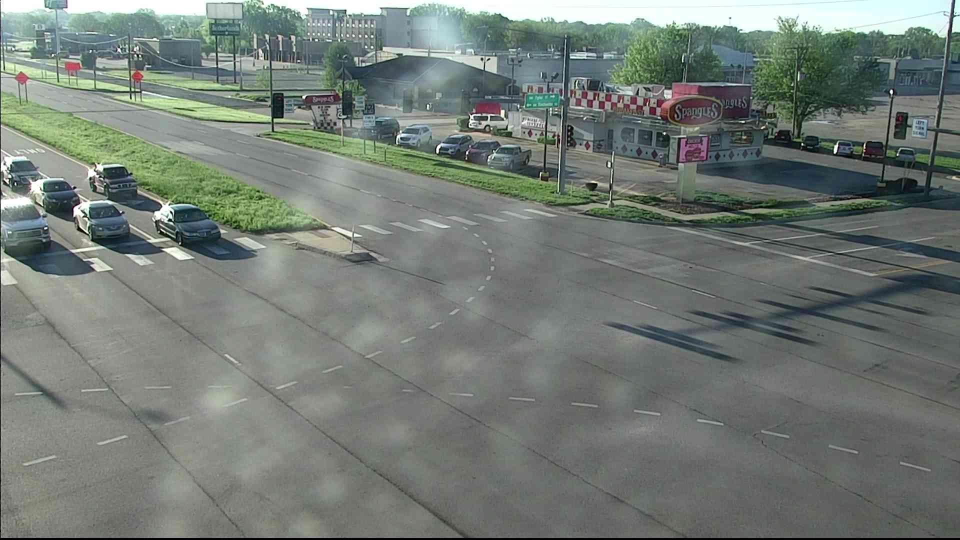 Traffic Cam Topeka: US-24 at Rochester Rd Player