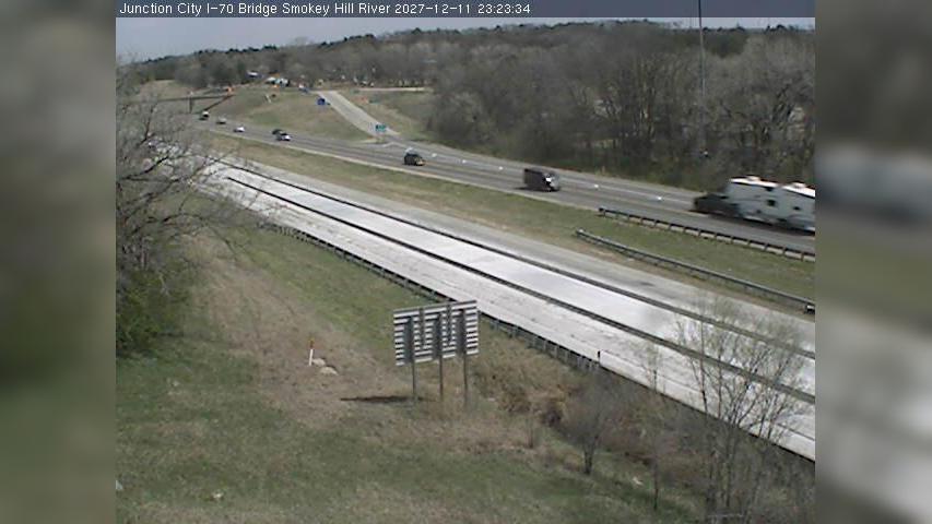 Traffic Cam Grandview Plaza: I-70 at Junction City MP 298 Player
