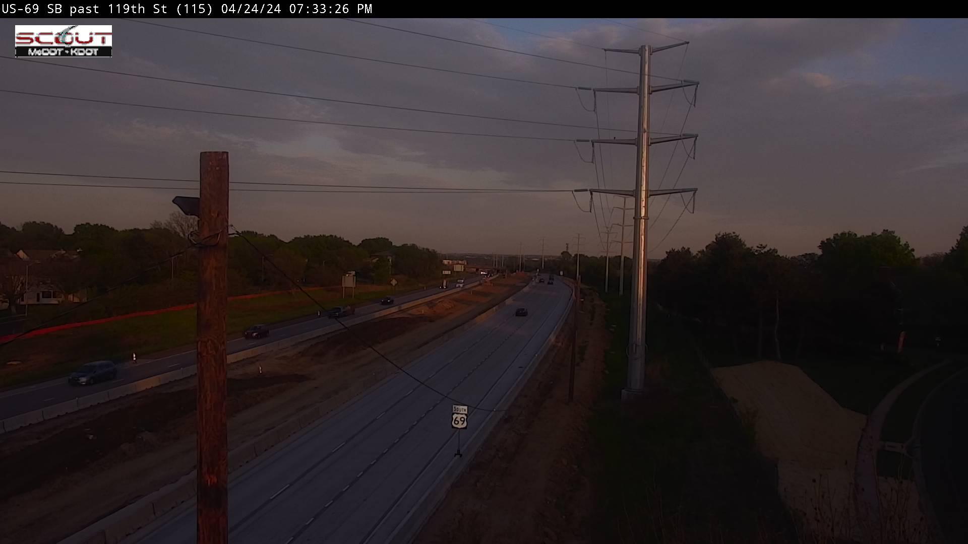 Traffic Cam Overland Park: US-69 S @ SOUTH OF 119TH ST Player