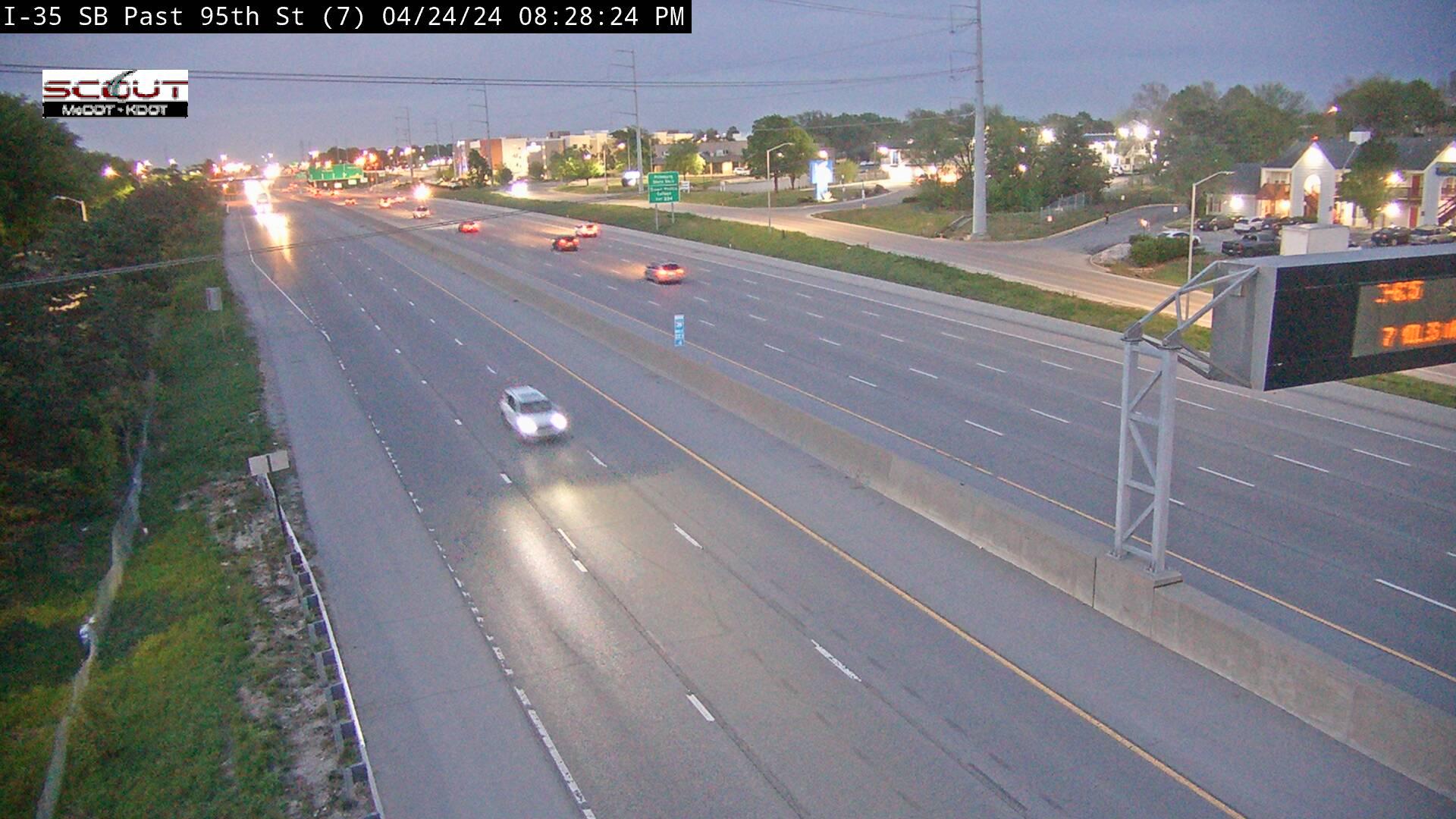 Lenexa: I-35 SB @ S of 95TH ST Traffic Camera