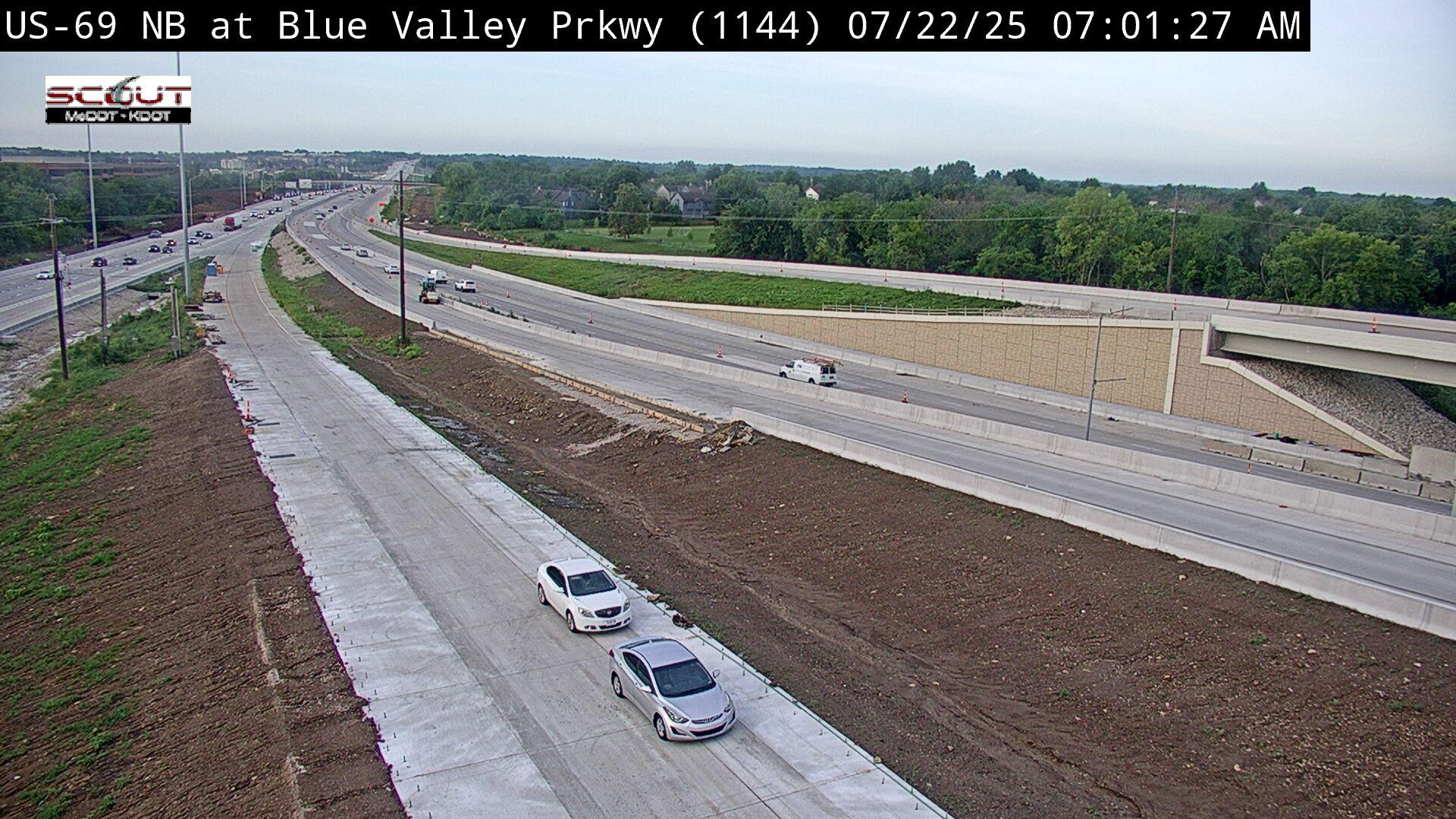 Traffic Cam Overland Park: US- N @ Blue Valley Parkway Player