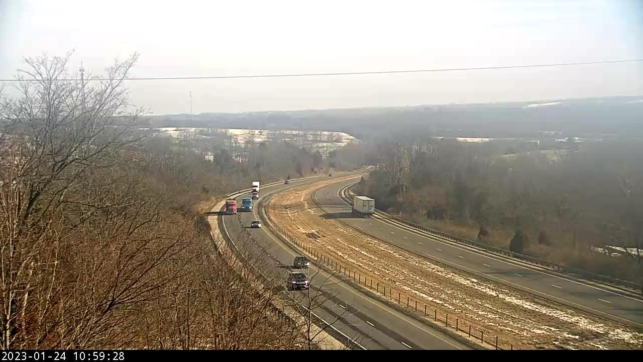 Traffic Cam Napoleon: I-71 SB at the . KY 562 Player