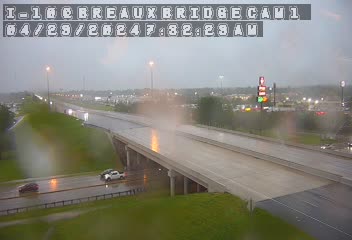 Traffic Cam I-10 at Breaux Bridge - Westbound Player