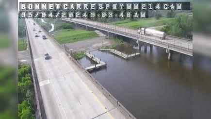 Traffic Cam La Branche: I-10 at BC Spillway at MM 214.3 Player