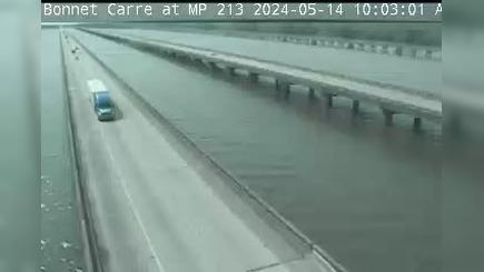 Traffic Cam La Branche: I-10 at BC Spillway MM 213 Player