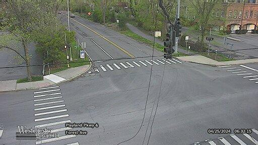 Traffic Cam Milton › East: Playland Parkway at Forest Avenue Player
