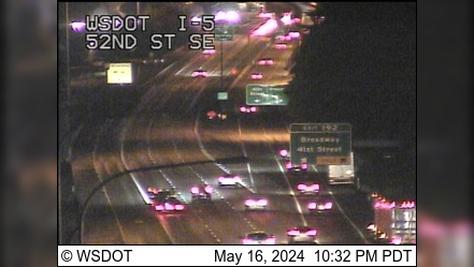 Traffic Cam Lowell: I-5 at MP 191.6: 52nd St SE Player