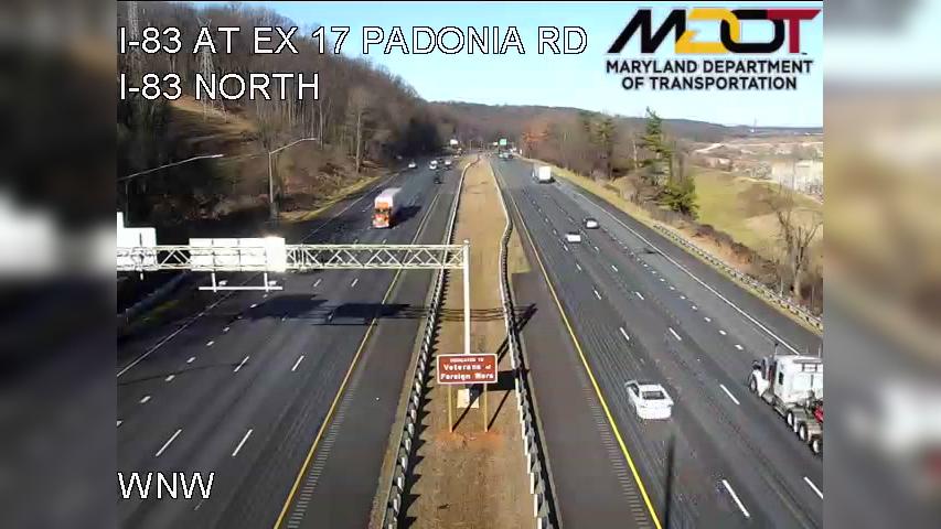 Traffic Cam Towson: old I-83 NORTH PAST PADONIA RD (403040) Player