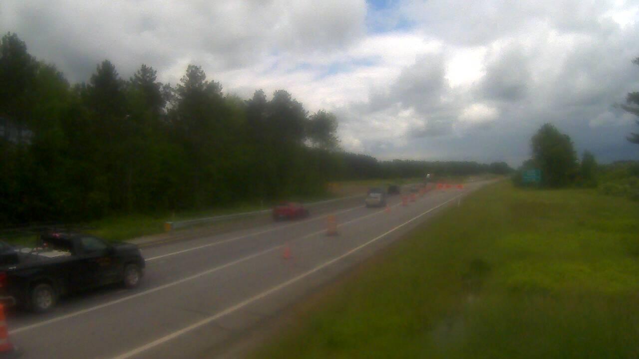 Traffic Cam Waterville › North: I-95 Mile 124 NB Player