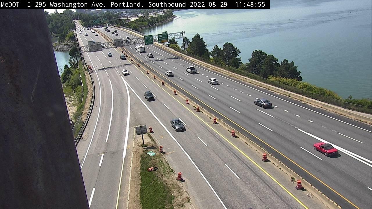 Traffic Cam Portland › North: I- Exit  PTZ cam - B&M baked beans factory Player