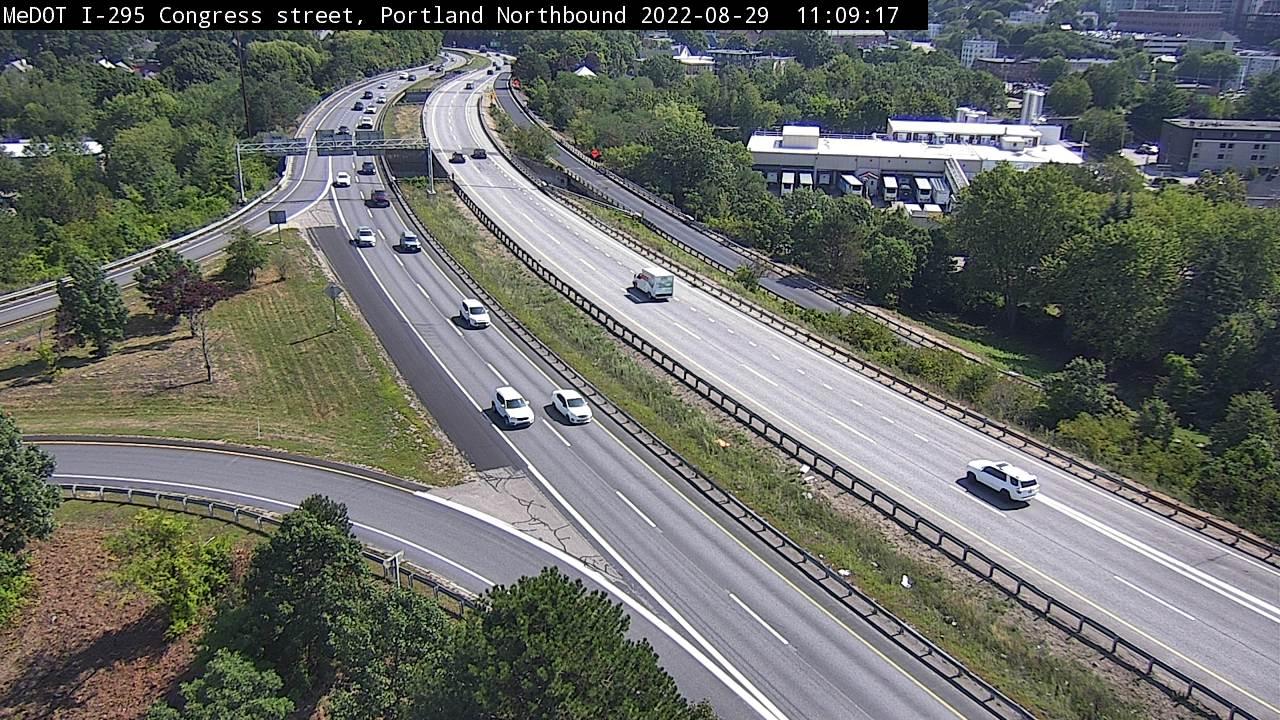 Traffic Cam Portland › South: I- exit  PTZ cam Player