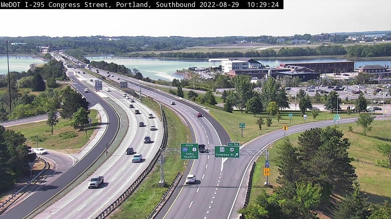 Traffic Cam Portland › South: I- Exit  PTZ cam Player