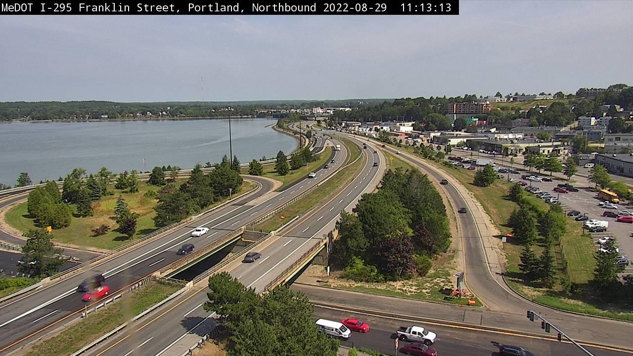 Traffic Cam Portland › North: I- Exit  PTZ Cam - Franklin Street Player