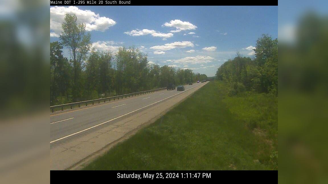 Traffic Cam Waterville: I-95 Mile 127 SB Player