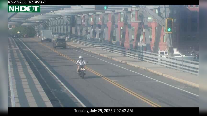 Traffic Cam Kittery: 1 Mem BRG N North Player