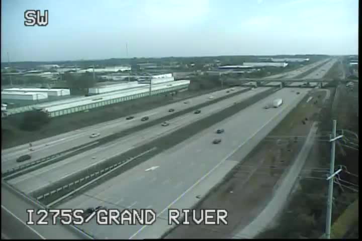 Traffic Cam @ Grand River Ave (M-5) - south Player