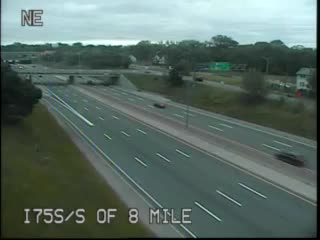 Traffic Cam @ S of 8 Mile - south Player