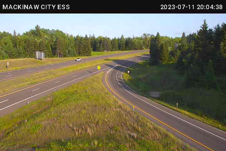 Traffic Cam @ Mackinaw Highway (Exit 337) Player