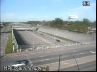 Traffic Cam @ Woodward Ave - west Player