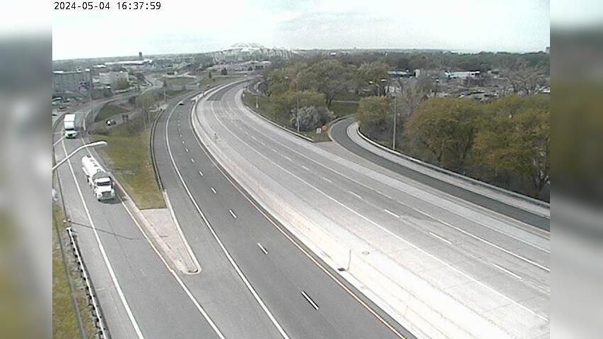 Traffic Cam Port Huron: Highway 402 near Front Street North Player