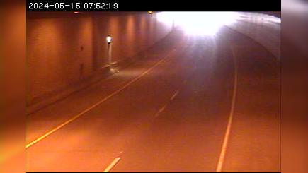 Traffic Cam Duluth: I-35: I-35 SB (Leif Ericson Tunnel) Player
