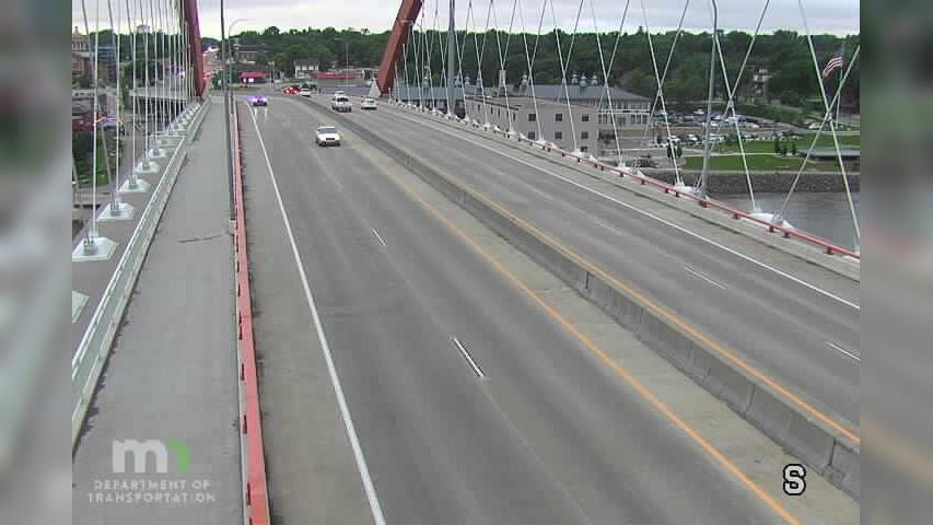 Traffic Cam Hastings: US 61: T.H.61 NB (Mississippi River) Player