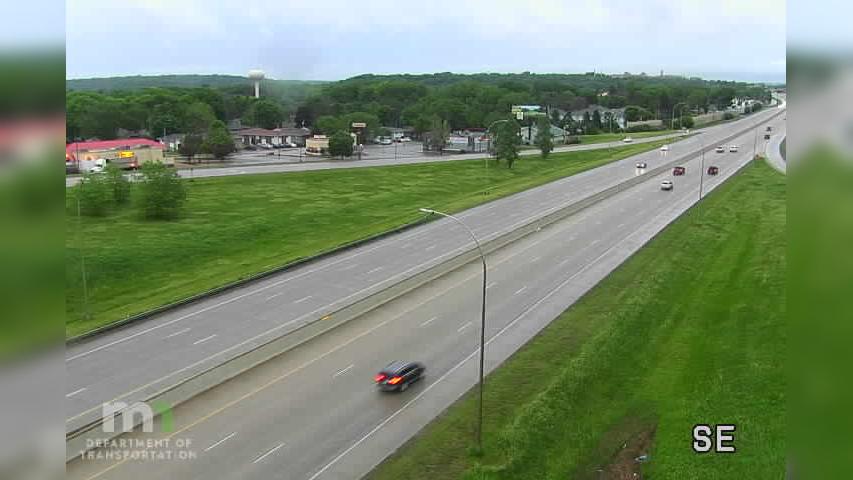 Traffic Cam Rochester: US 52: T.H.52 SB @ 37th St NW (MP) Player