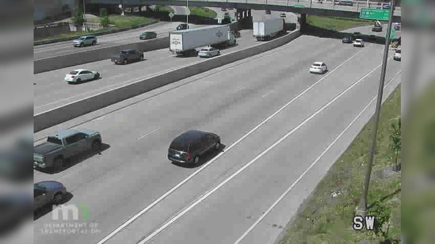 Traffic Cam Stevens Square - Loring Heights: I-35W: I-94 WB E of Portland Ave Player