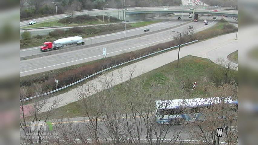 Traffic Cam Prospect Park - East River Road: I-94: I-94 WB @ Huron Blvd Player