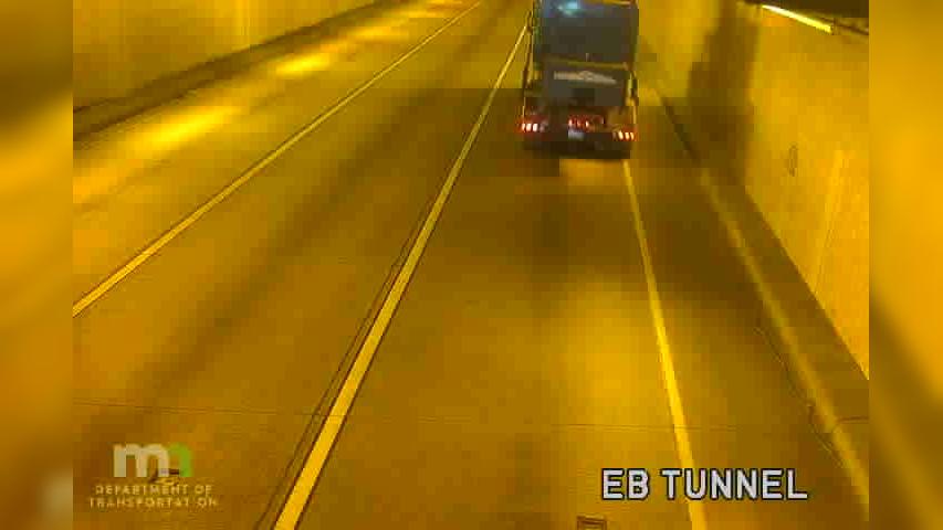 Traffic Cam Loring Park: I-94: I-94 EB (Tunnel East #1) Player