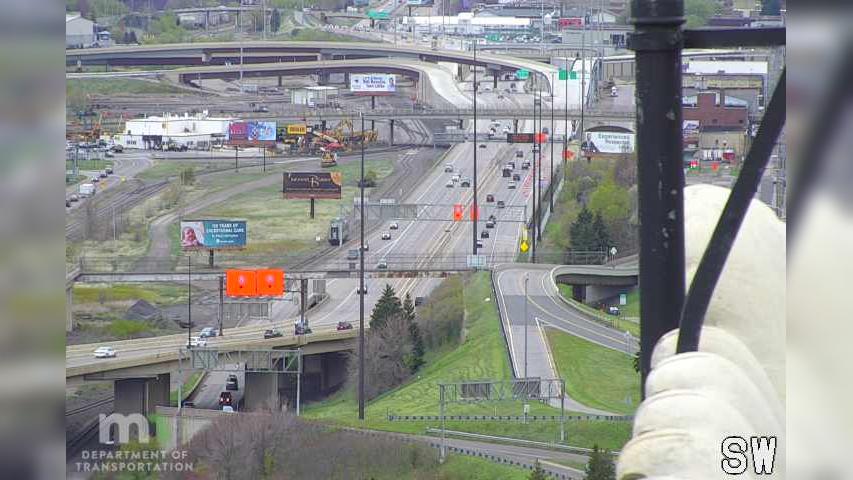 Traffic Cam Duluth: I-35: I-35 SB (Alworth Bldg) Player