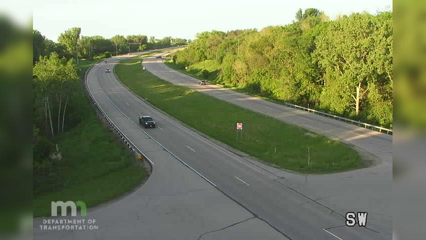 Traffic Cam Rochester: US 63: T.H.63 NB @ Quarve Rd SE (MP 34.7) Player